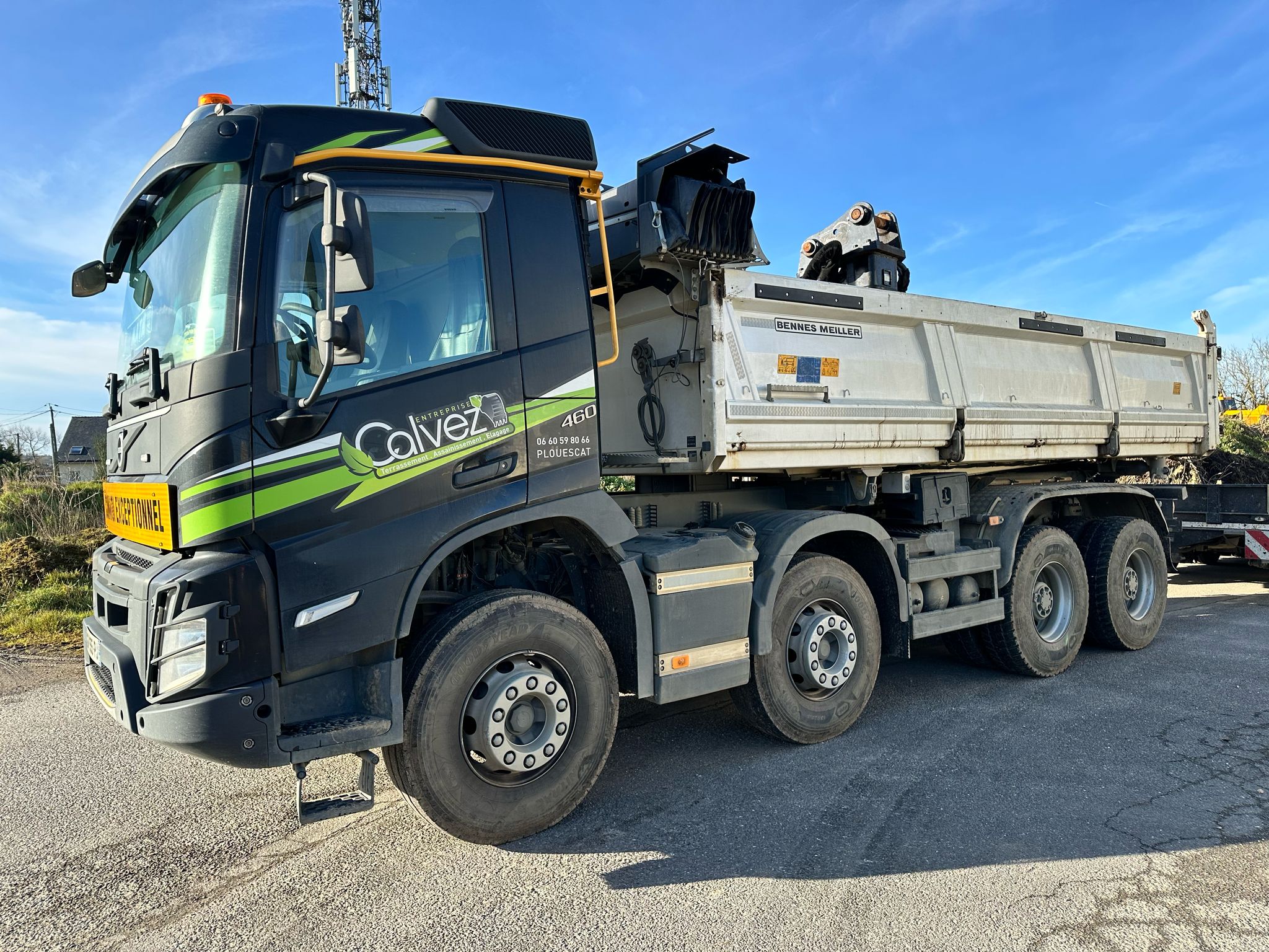Camion benne noir Calvez TP