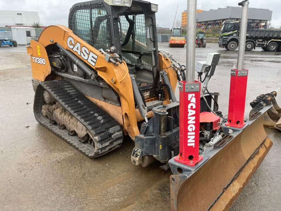 Nos outils sur le chantier lame niveleuse avec récepteur lasers – calvez tp plouescat Nos outils sur le chantier lame niveleuse avec récepteur lasers - calvez tp plouescat