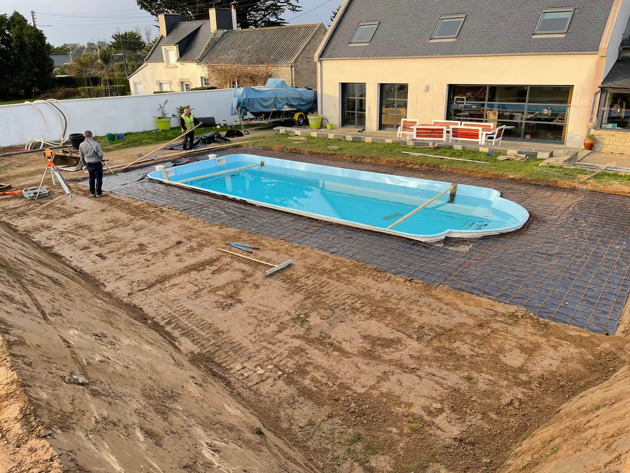Terrassement et mise en place d’une piscine – calvez tp plouescat Terrassement et mise en place d’une piscine - calvez tp plouescat
