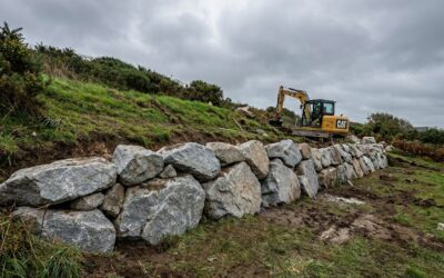 Enrochement paysager dans le Finistère Nord : stabilisation et embellissement de vos terrains