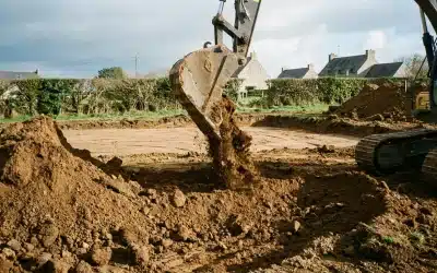 Prix d&rsquo;un terrassement dans le Finistère : tarifs 2026 et devis